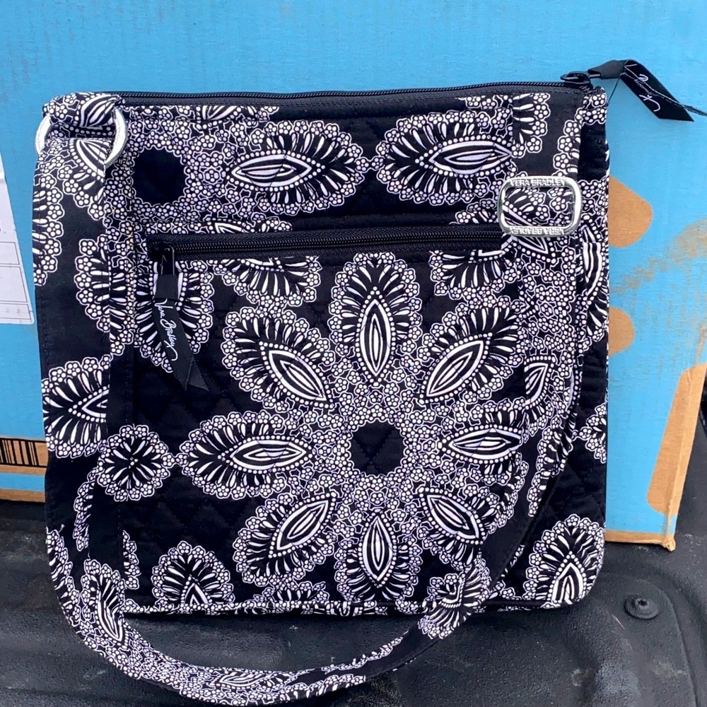 Vera Bradley Hipster Crossbody Bag Quilted Blanco Bouquet Lightweight‎ Purse